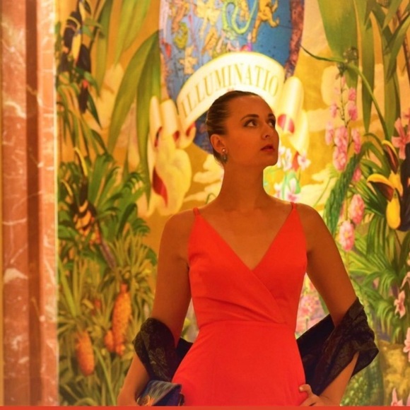 Beautiful classy red dress - Picture 4 of 8